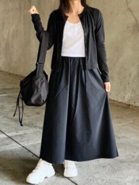 UNIQLO Black Maxi Volume Skirt with Pockets Size M